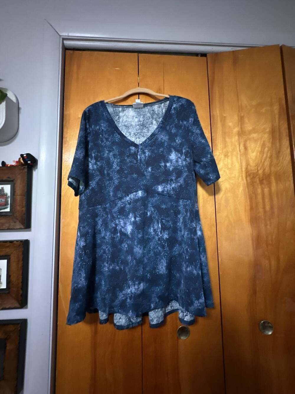 LuLaRoe Jana Top Size XL Blue Tie Dye Empire Waist Swing Tunic